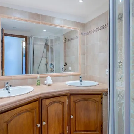 Two Bed With A Fantastic View In Old Town Апартаменты Антиб