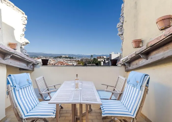 Two Bed With A Fantastic View In Old Town Antibes